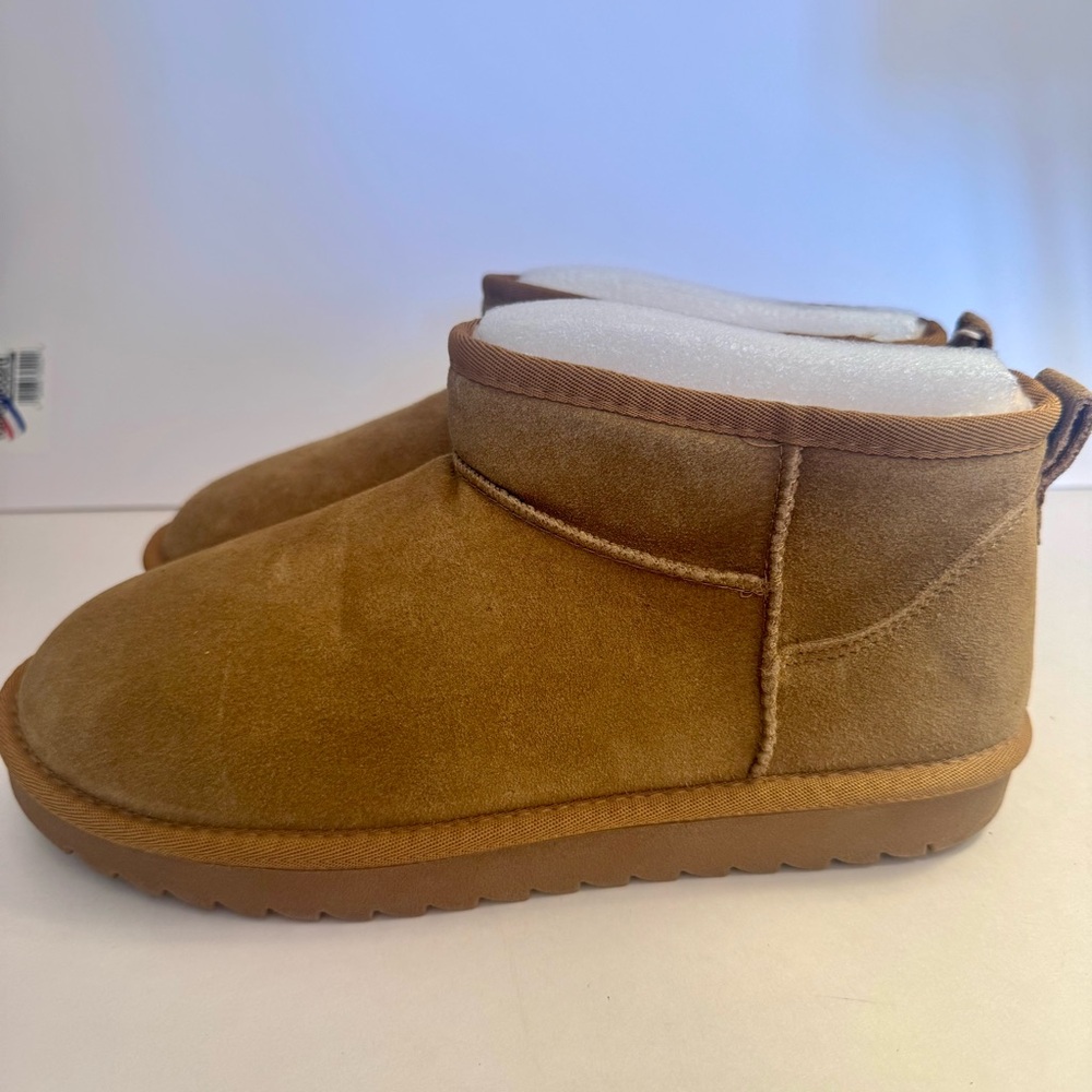 NWT. Cushionaire Hip 2 Cozy Ankle Boots. ultra cozy suede ankle boots